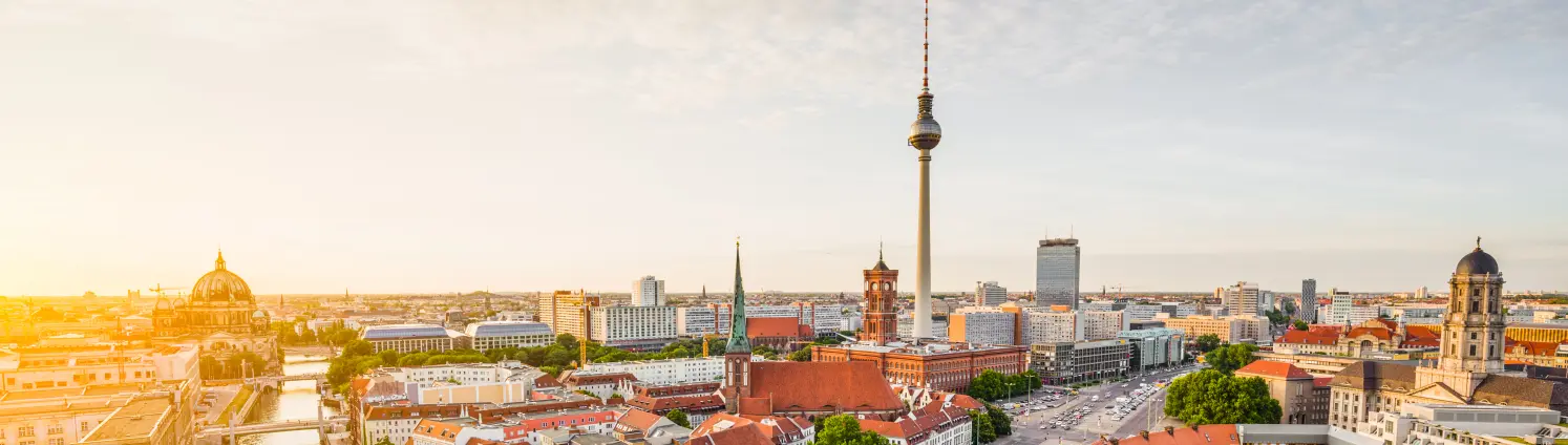 Vogelperspektive von Berlin im Sommer
