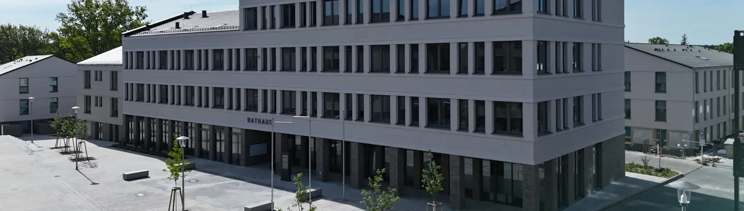 Frontansicht des neuen Rathauses Michendorf